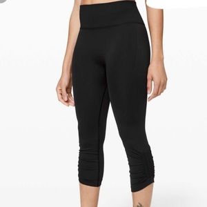 NWT Lululemon ebb to street 21 crop